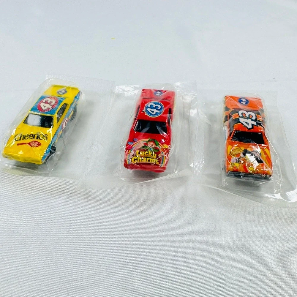 Hot Wheels Richard Petty 43 Cereal Promo Set 74 Charger 71 GTX 70 Roadrunner